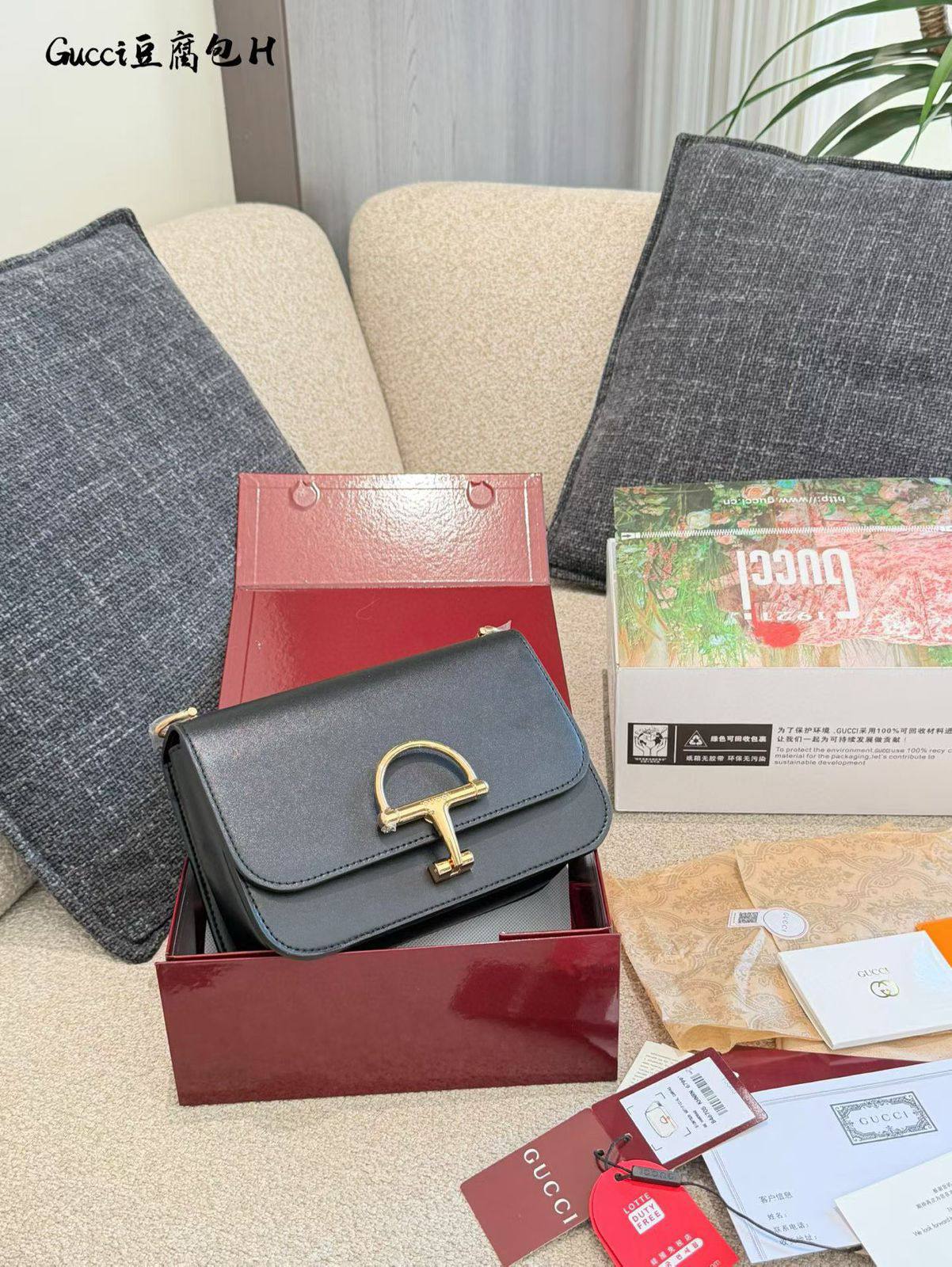 Gucci
Master +++
290 dhs❣️

Zain141
♥️♥️♥️