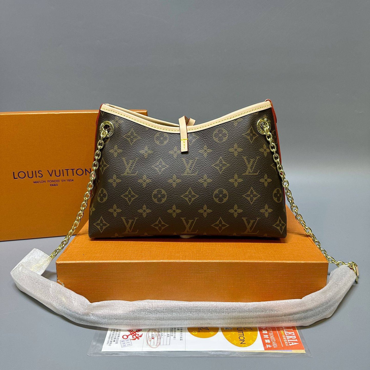 LV

NEW CAME GOOD QUALITY 
WITH BOX 
🎁🎁🎁

90 dhs❣️

Zain39
♥️♥️♥️