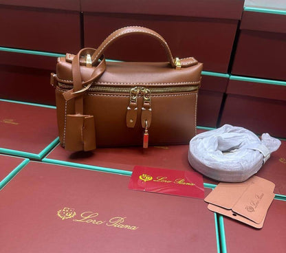 Loro Piana
110 dhs🇦🇪🇦🇪

Zain143
♥️♥️♥️