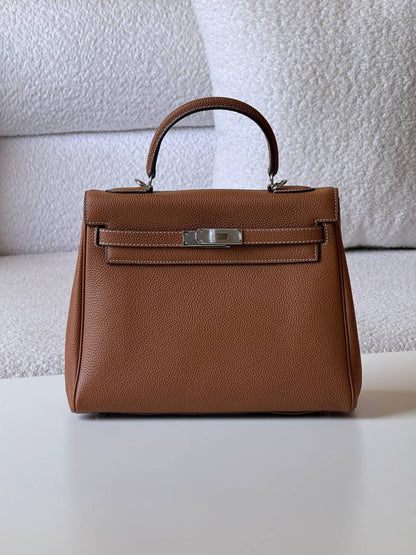 Hermes
kelly 28cm💥Master quality ✅with box📦
470 dhs✅

Zain52
♥️♥️♥️