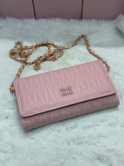 NEW CAME 
MIU MIU BAG
GOOD QUALITY 
45 dhs❣️

WITHBOX
🎁🎁🎁

SIZE- 20*12*3

Zain40
♥️♥️♥️