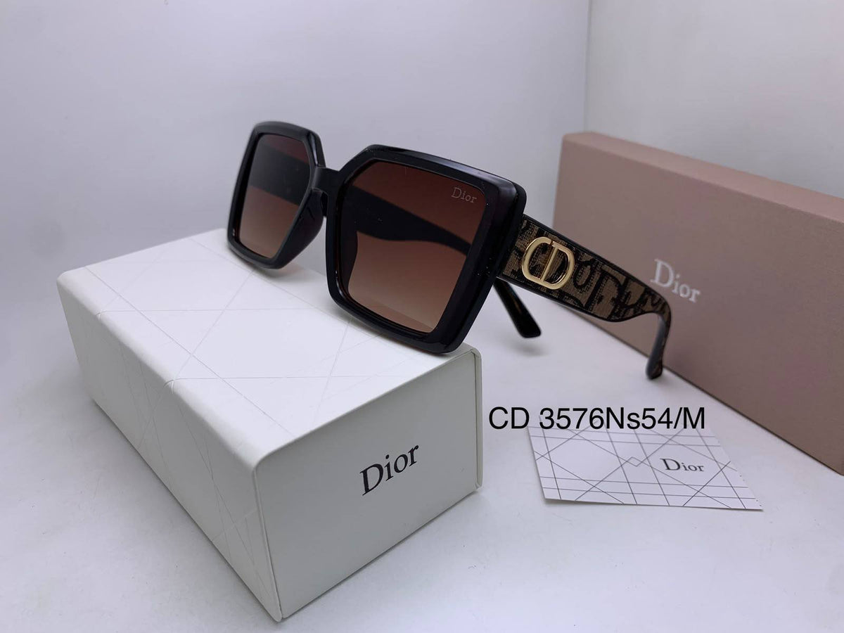 Ladies sunglasses 
70 dhs🇦🇪🇦🇪

Zain126
♥️♥️♥️