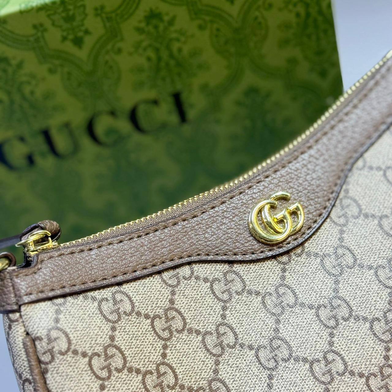 GUCCI 
NEW CAME GOOD QUALITY 
WITH BOX 
🎁🎁🎁

90 dhs❣️
SIZE: 25cm

Zain39
♥️♥️♥️