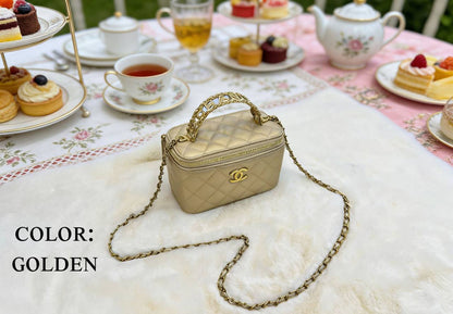 Chanel ᴠᴀɴɪᴛʏ ᴛᴏᴘ ʜᴀɴᴅʟᴇ
ᴍɪʀʀᴏʀ ɪɴsɪᴅᴇ
ᴡɪᴛʜʙᴏx🎁
Caviar ᴍᴀᴛᴇʀɪᴀʟ 
sɪᴢᴇ:18ᴄᴍ
100 dhs✅

Zain56
♥️♥️♥️