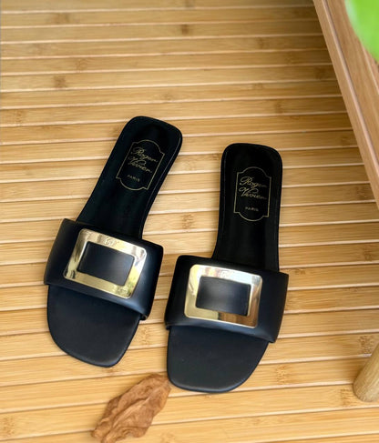 Roger Vivier
AAA Quality
𝗦𝗶𝘇𝗲 𝟯𝟲 𝘁𝗼 𝟰𝟭 
400 dhs💓

Zain303
♥️♥️♥️