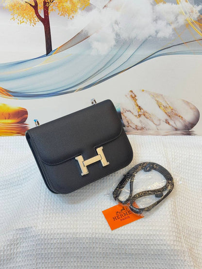 HERMES
Best quality with box
100 dhs💓
size 19CM

Zain290
♥️♥️♥️