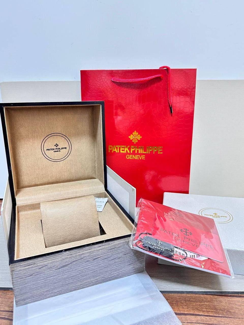 Master Watches Boxes
50 dhs🌺
with Card & paper bag

Zain85
♥️♥️♥️