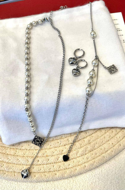 Stainless steel SET 💯*
Necklace ❤️‍🩹
Earring 🍁
Breslat ❣️
With normal boxes 📦 
And paper bag 🛍️
45 dhs🪙🌨️
With master box 📦 
65 dhs🪙🌨️

Zain216
♥️♥️♥️