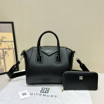 Givenchy
GOOD quality 
115 dhs✅

Zain200
♥️♥️♥️
