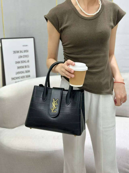 YSL 
GOOD QUALITY 
95 dhs🪙🖤

Zain200
♥️♥️♥️