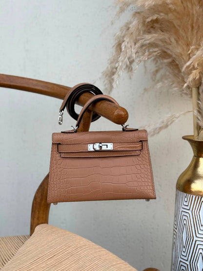HERMES
19cm
360 dhs🇦🇪🇦🇪
Top quality 
With box🎁

Zain167
♥️♥️♥️