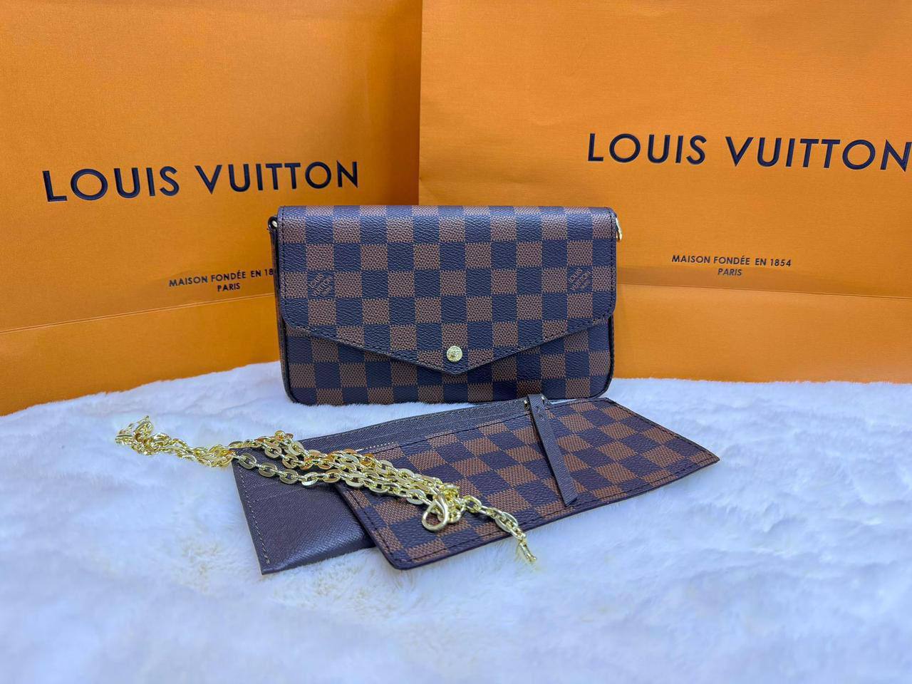 LV
ᴘᴏᴄʜᴇᴛᴛᴇ ғᴇʟɪᴄɪᴇ
ɢᴏʟᴅ ʜᴀʀᴅᴡᴀʀᴇ
ᴡɪᴛʜʙᴏx
🎁🎁🎁

ʟᴇᴀᴛʜᴇʀ/ɢᴀᴍᴏsᴀ
sɪᴢᴇ:21ᴄᴍ
75 dhs🌺

Zain56
♥️♥️♥️