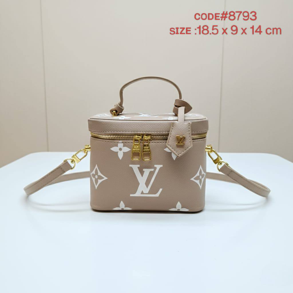 LV
ᴠᴀɴɪᴛʏ ᴍᴀᴋᴇ ᴜᴘ ʙᴀɢ
ᴍᴀᴛᴛᴇ MM ᴍᴏɴᴏɢʀᴀᴍ
ɢᴏʟᴅ ʜᴀʀᴅᴡᴀʀᴇ 
ᴡɪᴛʜ ʟᴏɴɢ ʙᴇʟᴛ sᴛʀᴀᴘ
sɪᴢᴇ: 18.5 cm

65 dhs✅

Zain31
♥️♥️♥️