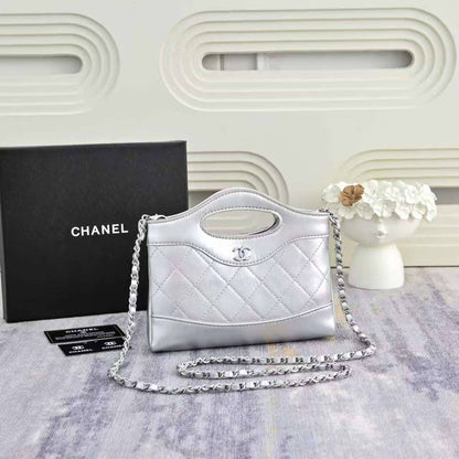 Chanel 
95 dhs✅
with box
size 20×3×14cm

Zain42
♥️♥️♥️
