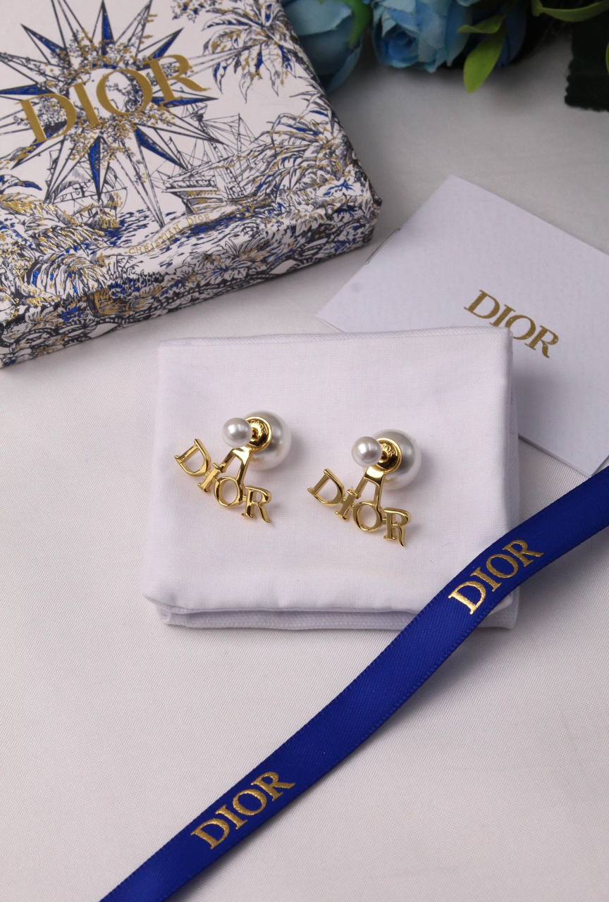 DIOR 🤍
* ⁠↗️ *Super Master Quality ®️*⬆️
* DIOR  Chain Links with Stones PENDANT , EARINGS & BRACLET
*260 dhs✅* with *Normal* Box & Bag
*280 dhs✅* with *Orignal* Packing 🎁

Zain209
♥️♥️♥️