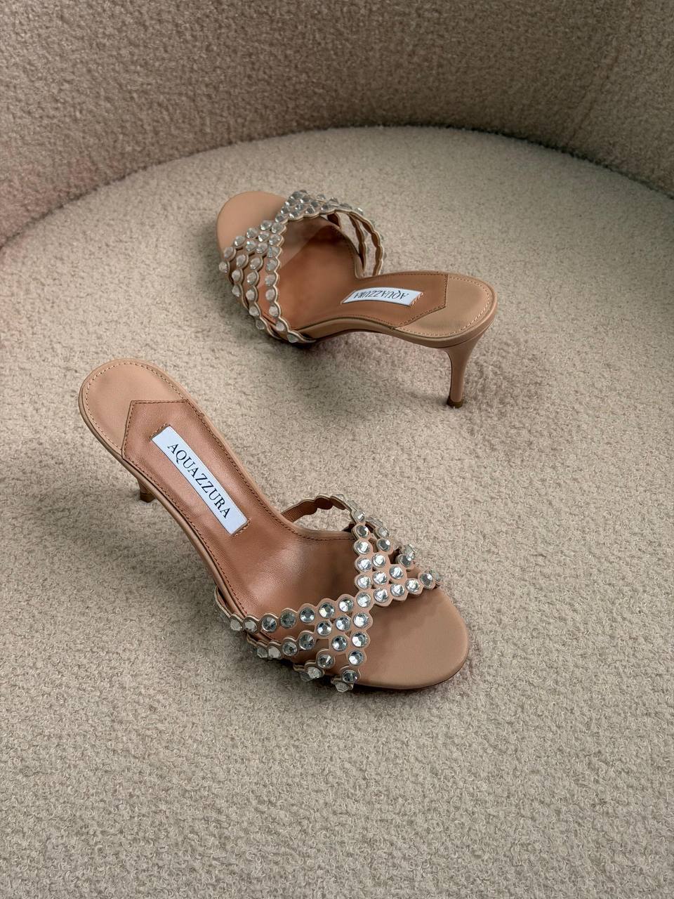 Aquazzura
𝑨𝑨𝑨 𝑸𝑼𝑨𝑳𝑰𝑻𝒀
𝑺𝑰𝒁𝑬 {36 𝒕𝒐 42}
𝑯𝑬𝑬𝑳 8.5 𝑪𝑴
490 dhs🇦🇪

Zain81
♥️♥️♥️
