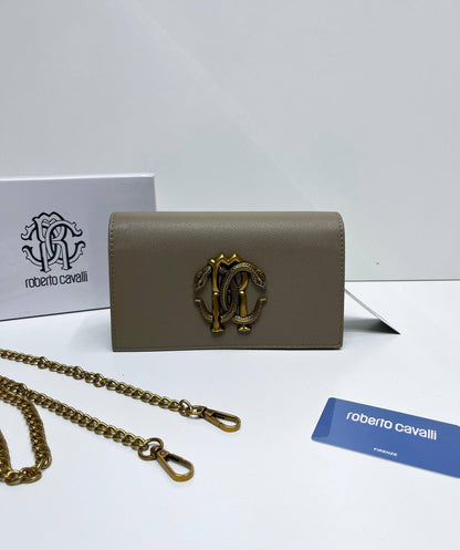Roberto cavalli

with box

size 20×8×11cm
95 dhs🇦🇪🇦🇪

Zain213
♥️♥️♥️