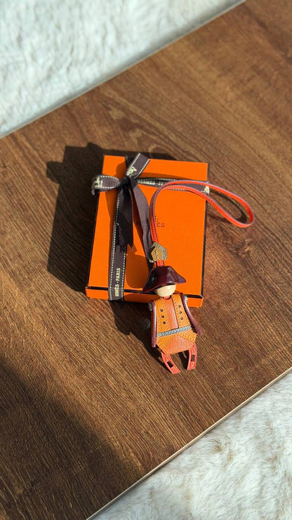 Hermes 🐎 
➡️ *Orginal* 
       *full handmade original leather*
*Artificier charm*

*320 dhs🪙* with Original *Box and Bag*🎁

Zain280
♥️♥️♥️