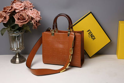 FENDI

Best quality
without box

100 dhs🇦🇪🇦🇪🇦🇪

size 26CM
Zain290
♥️♥️♥️