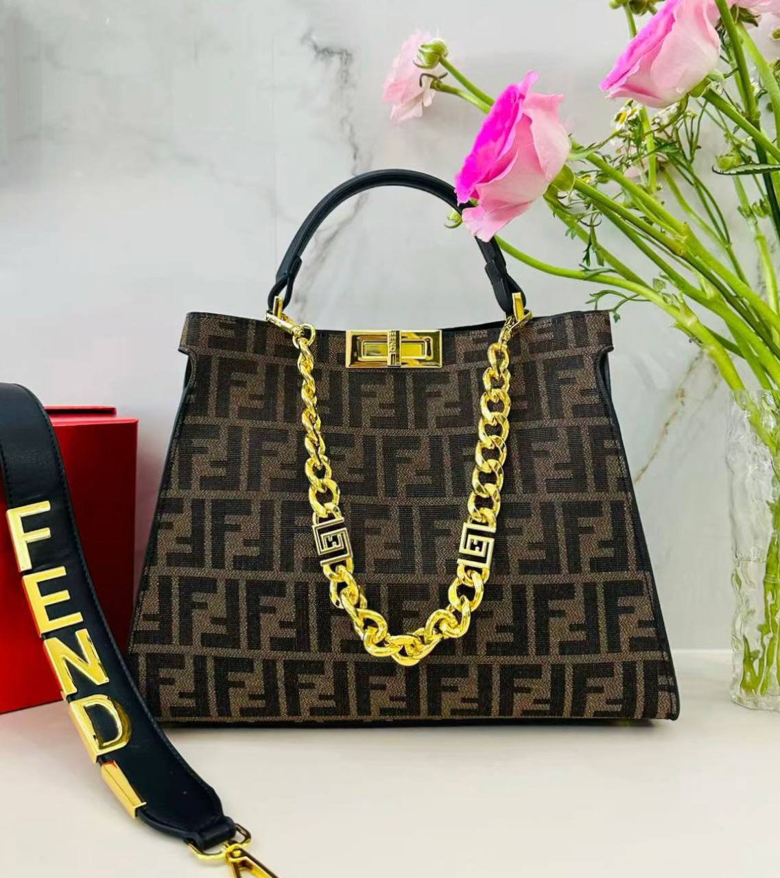 FENDI 
COPY ONE NEW CAME 
170 dhs💓

Zain39
♥️♥️♥️