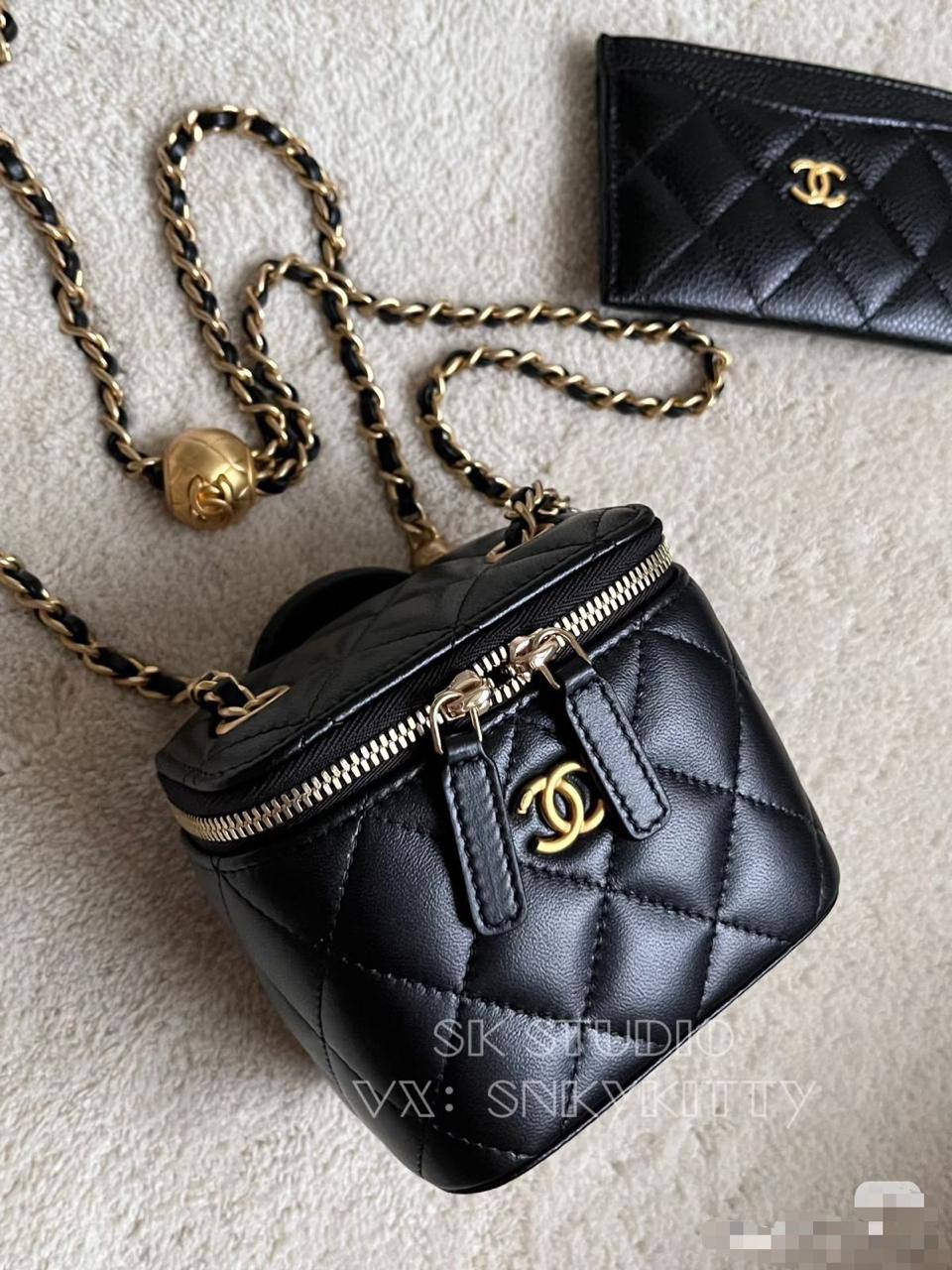 🌷 Chanel mini
1⃣️ First quality +🎁
Size :10 * 8 cm
80 dhs❤️
with box 🎁

Zain115
♥️♥️♥️