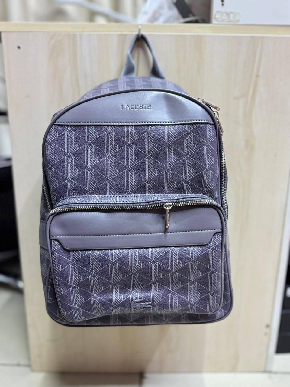 🎒 LACOSTE 🐊 Backpack
1⃣️First quality 
Size: 29 * 39 * 15 cm
95 dhs✅

Zain115
♥️♥️♥️