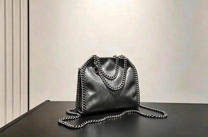 Stella
110 dhs🇦🇪🇦🇪
Size：20cm
good-quality with box

Zain35
♥️♥️♥️