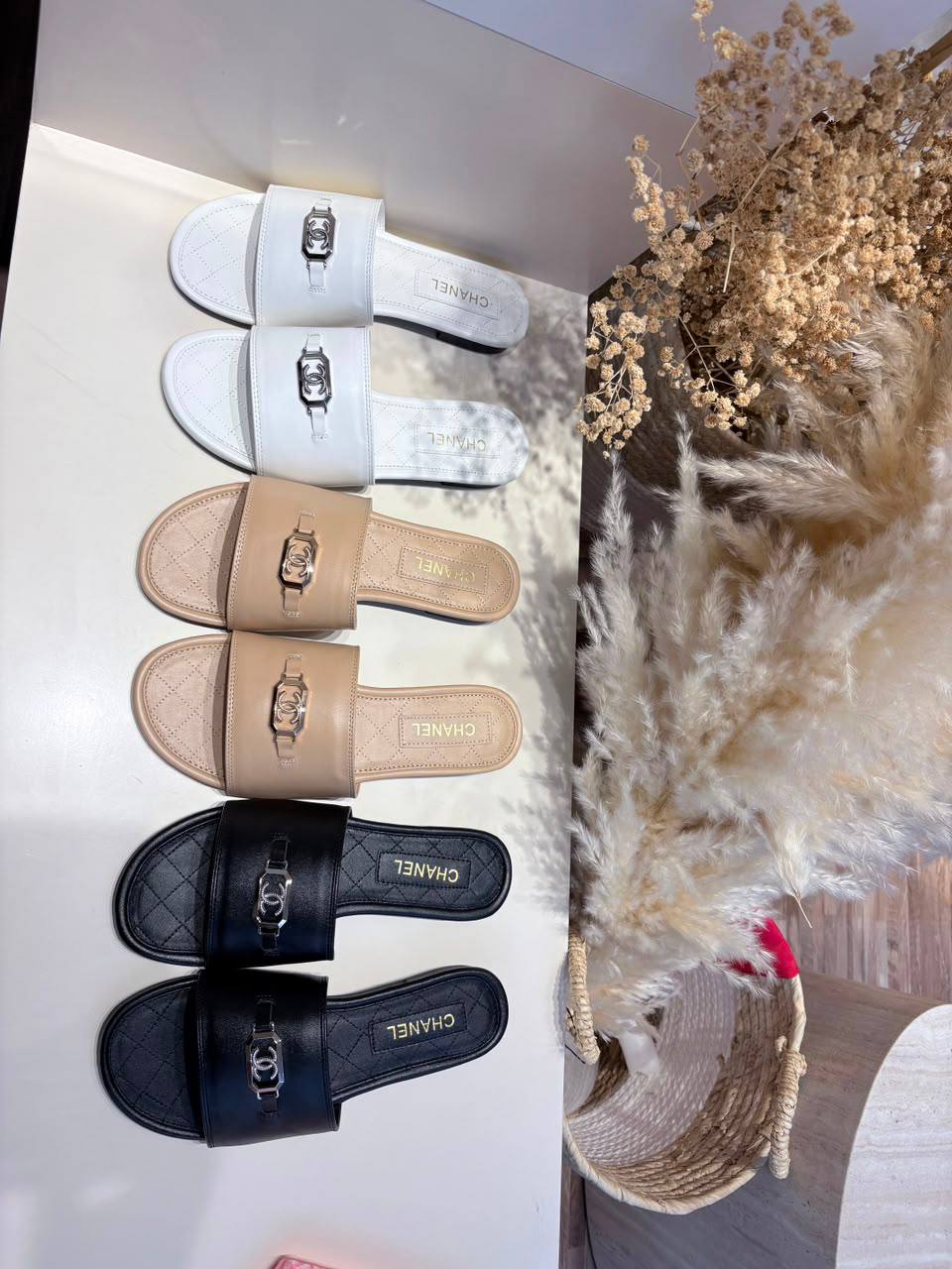 Chanel Slipper
75 dhs💓

Zain236
♥️♥️♥️