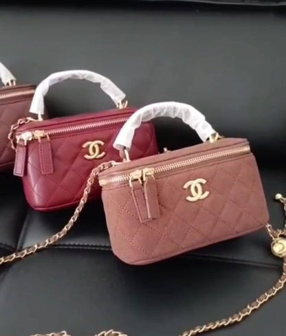 Chanel
100 dhs✅
with box
size 18cm

Zain26
♥️♥️♥️