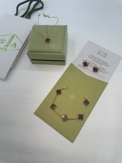 Van Cleef & Arpels🔥 Medium size🦋

 Necklace 💥
 Earring 🍁
 Bracelet 🔥

 Master quality 💯 
With normal boxes 🗃️ 
200 dhs🇦🇪🇦🇪

 With master box 🗃️
220 dhs🇦🇪🇦🇪

Zain216
♥️♥️♥️
