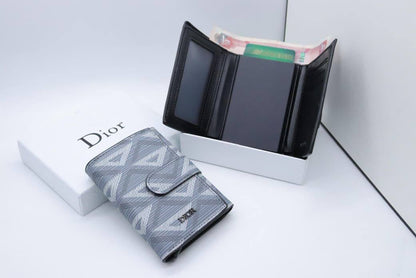 Wallet 
good quality
60 dhs🪙

With Box
🎁🎁🎁

Zain33
♥️♥️♥️