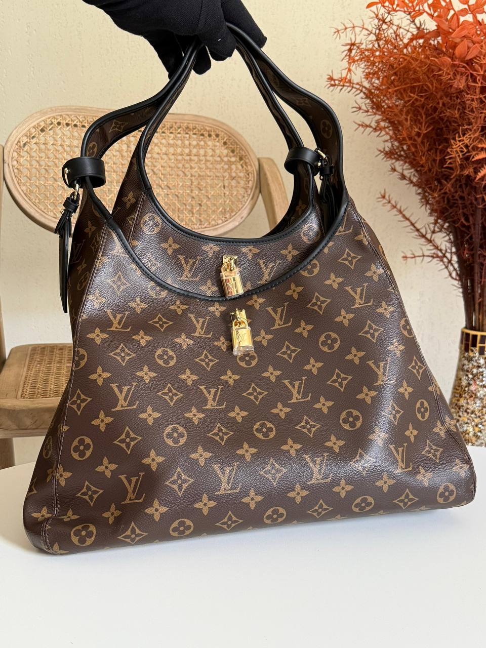 Available Again✨✨✨
LV
25cm
340 dhs🪙💚
39cm
380 dhs🪙💚
Top quality 
With box🎁

Zain167
♥️♥️♥️