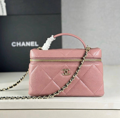 Chanel
110 dhs✅

SIZE：22cm

GOOD-quality 

with box
🎁🎁🎁

Zain35
♥️♥️♥️