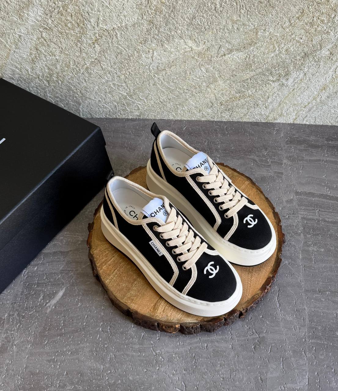 CHANEL 💫😍
SuperMaster Quality 💯
450 dhs✅
Size: 36-41 💥

Zain171
♥️♥️♥️