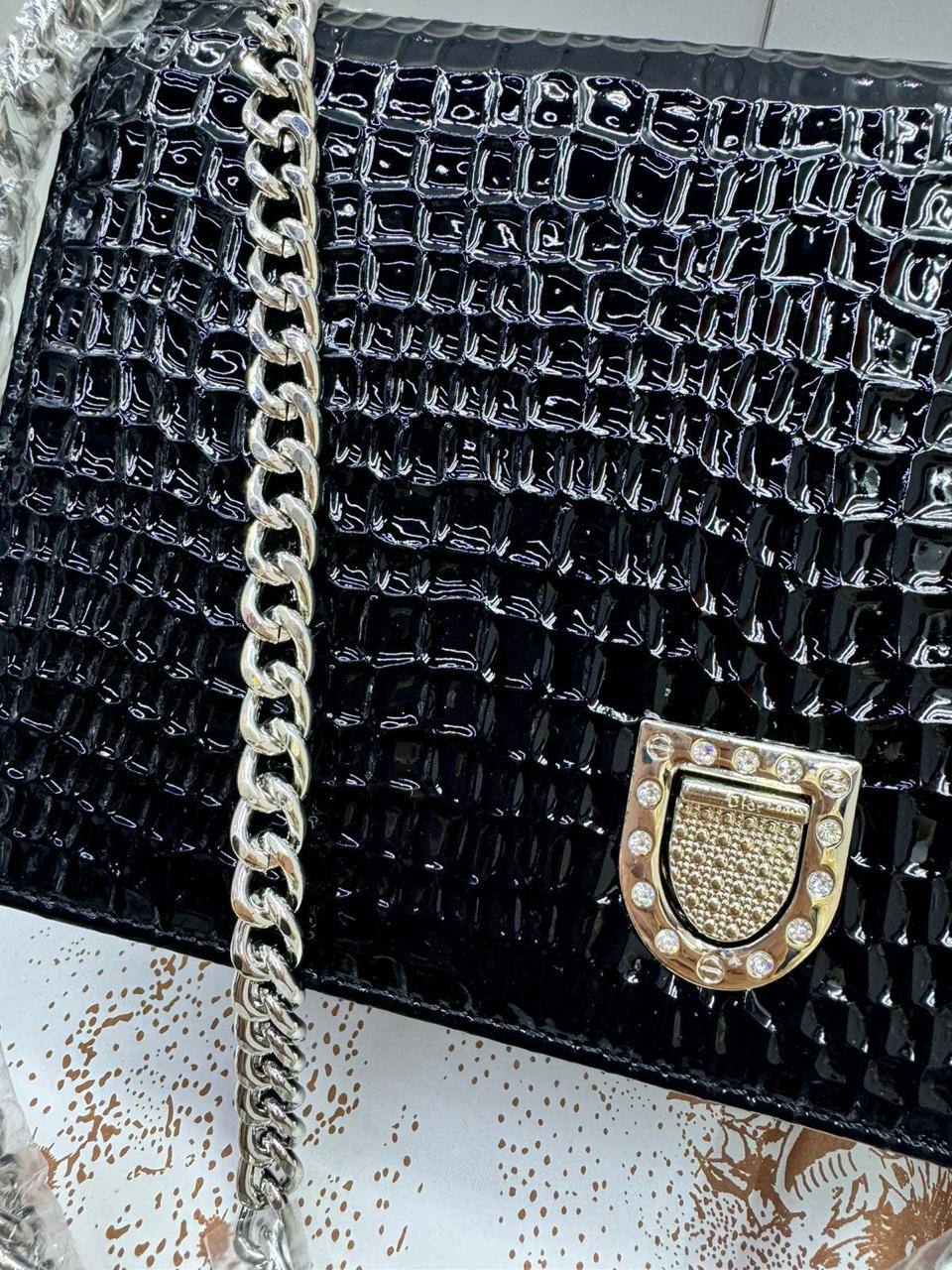 💎 Lady  Dior
1️⃣ First Quality +🎁
Size: 26 ~ 21 cm
95 dhs🇦🇪🇦🇪
with Box🎁

Zain115
♥️♥️♥️