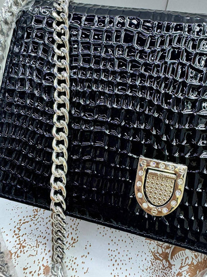 💎 Lady  Dior
1️⃣ First Quality +🎁
Size: 26 ~ 21 cm
95 dhs🇦🇪🇦🇪
with Box🎁

Zain115
♥️♥️♥️