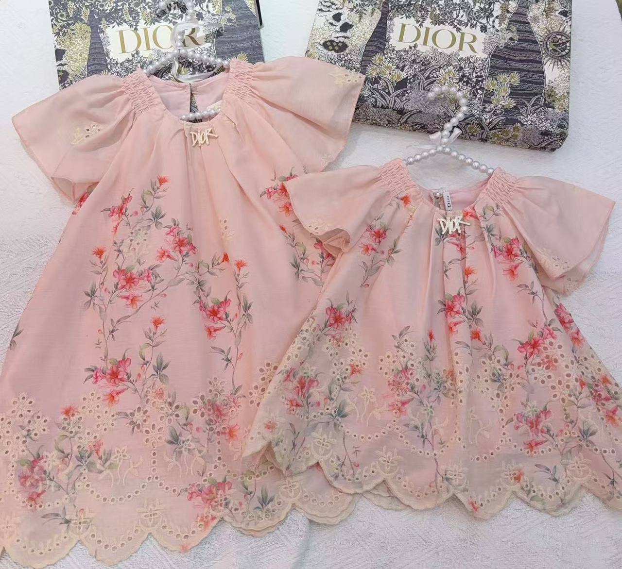 Dior
1-10y 
190 dhs✅

Zain151
♥️♥️♥️