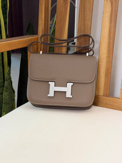 HERMES 
Super Master Quality ⚡️
With Mirror🪞
Original Packing 🎁
Size 18CM📏
For Price 👇 WhatsApp✅
0568585901 
0507557372
0552275751 Owner Zain 👌

Zain321
♥️♥️♥️