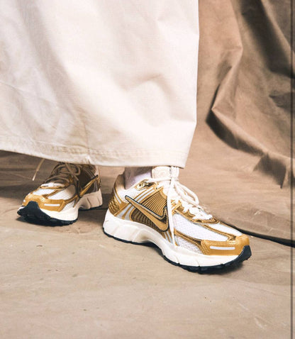Nike Zoom Vomero 5 Metallic Gold 下，
Size 36-40 ，
180 dhs✅

Zain18
♥️♥️♥️