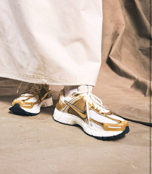 Nike Zoom Vomero 5 Metallic Gold 下，
Size 36-40 ，
180 dhs✅

Zain18
♥️♥️♥️