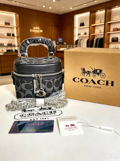 Coach
95 dhs🇦🇪🇦🇪
With box 📦

Zain07
♥️♥️♥️