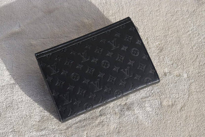 Men's Clutch 
90 dhs❣️

Zain33
♥️♥️♥️