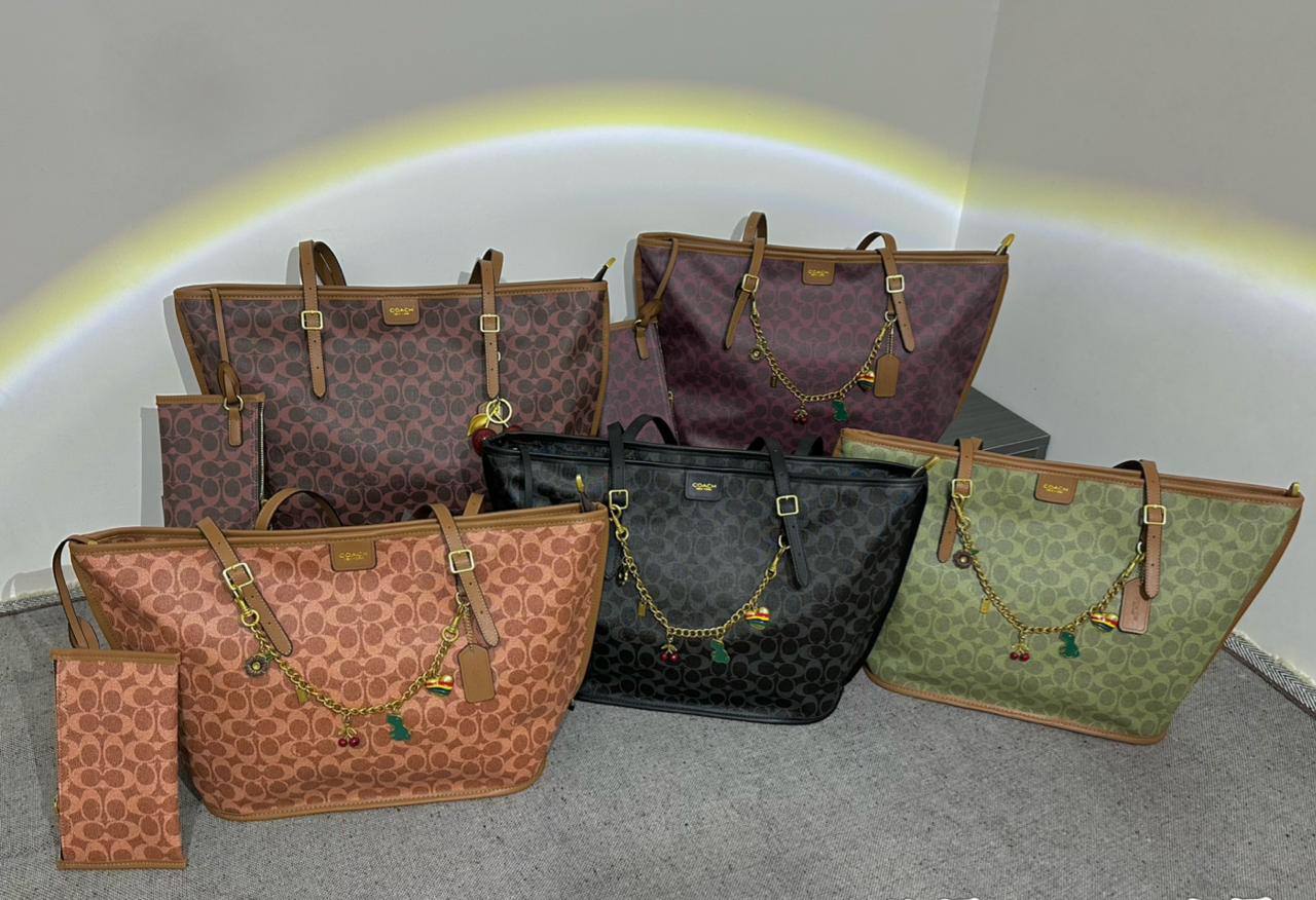 COACH
   Distribution chain
Size :   bottom34cm   
above50cm

100 dhs💓

Zain04
♥️♥️♥️