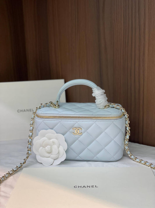 Chanel
   •Super Master Quality 
  • Size:17cm
970 dhs💓💓💓

Zain255
♥️♥️♥️