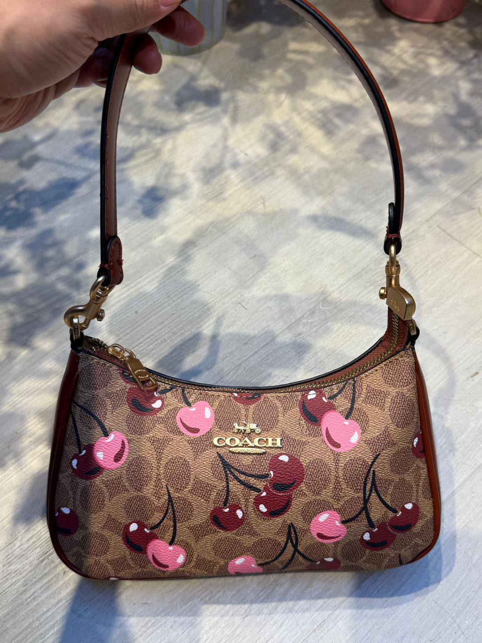 COACH Terry 25

25cm

95 dhs🪙🌨️ 

with box
🎁🎁🎁

Zain44
♥️♥️♥️