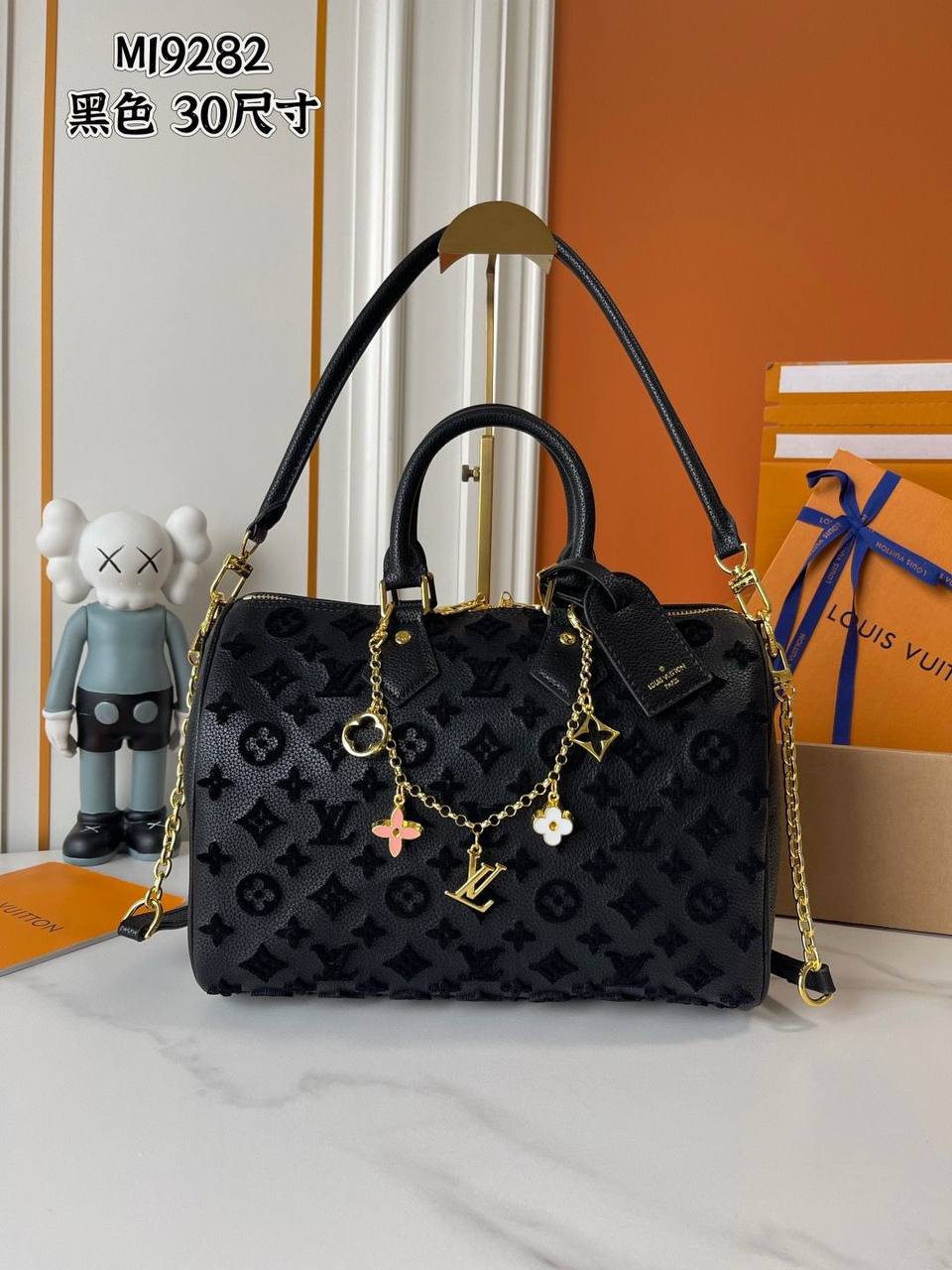 Lv Speedy 
Master🌺🌺
30cm  
310 dhs💓

Zain114
♥️♥️♥️