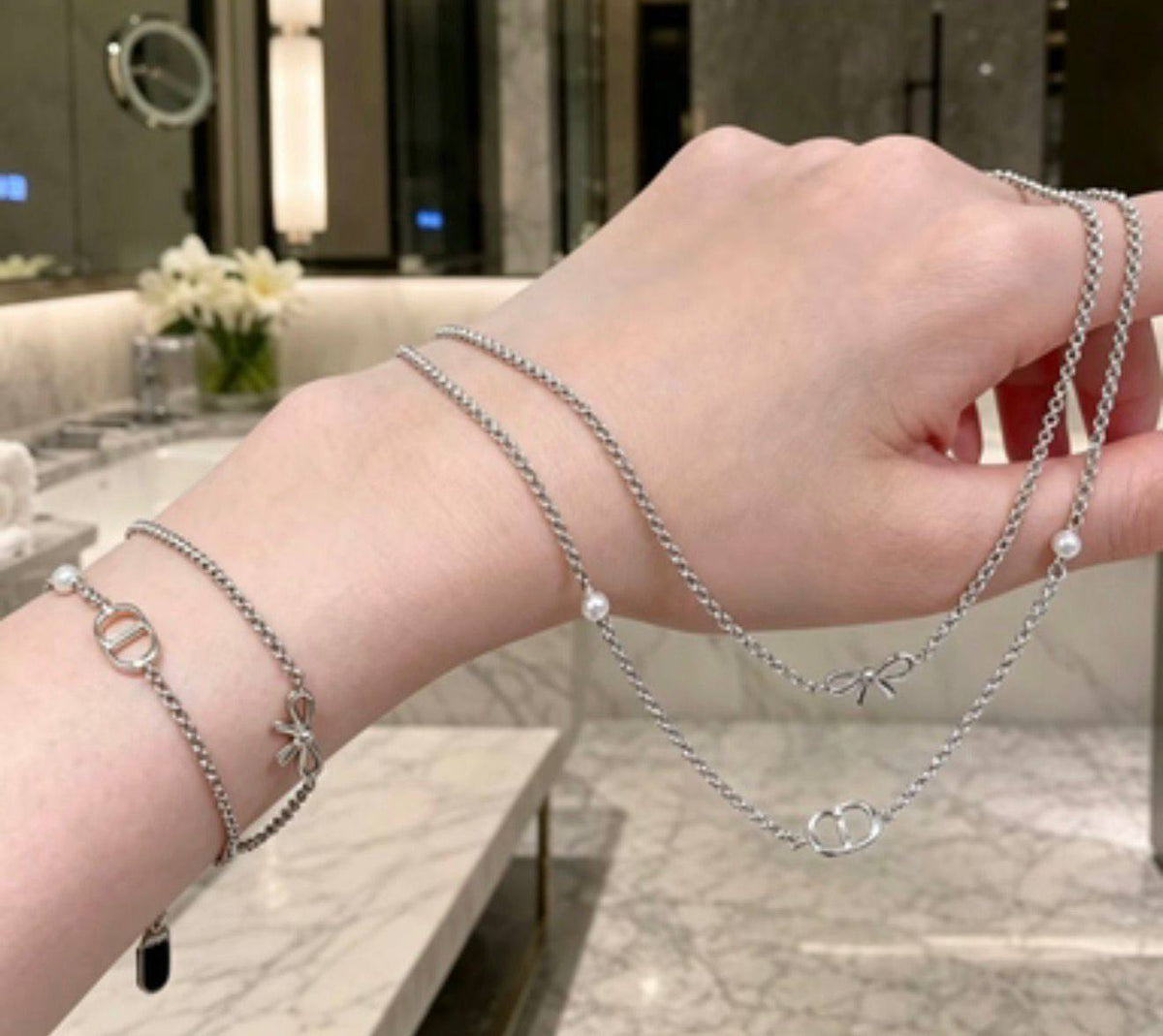 Dior ❤️‍🔥
Necklace 🐦‍🔥
Bracelet ❤️‍🔥
Master quality 💯
With normal boxes 📦 
85 dhs🇦🇪🇦🇪

With master box 🗃️ 
105 dhs🇦🇪🇦🇪

Zain216
♥️♥️♥️