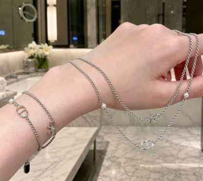 Dior ❤️‍🔥
Necklace 🐦‍🔥
Bracelet ❤️‍🔥
Master quality 💯
With normal boxes 📦 
85 dhs🇦🇪🇦🇪

With master box 🗃️ 
105 dhs🇦🇪🇦🇪

Zain216
♥️♥️♥️