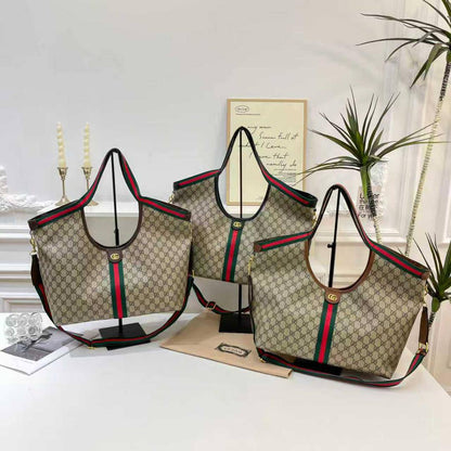 Gucci
110 dhs🪙💕
size 50×30×14cm

Zain44
♥️♥️♥️