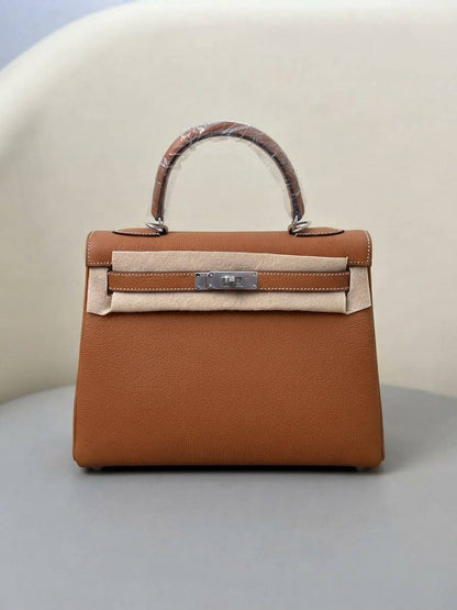 Hermes Kelly 

28CM

Super master quality 
Available ✨💕💕

With full packing 📦🎀

For Price 👇 WhatsApp✅
0568585901 
0507557372
0552275751 Owner Zain 👌

Zain252
♥️♥️♥️